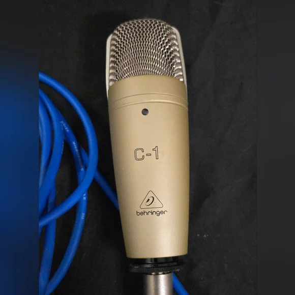 Behringer C-1 Gold Studio Condenser Microphone - Picture 1 of 4
